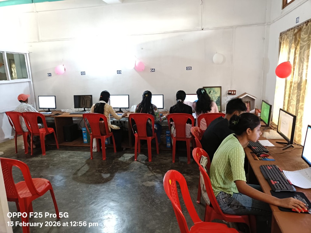 Students practicing in Multi Net computer lab